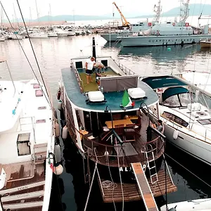 Boat & Breakfast Alicudi Bed & Breakfast